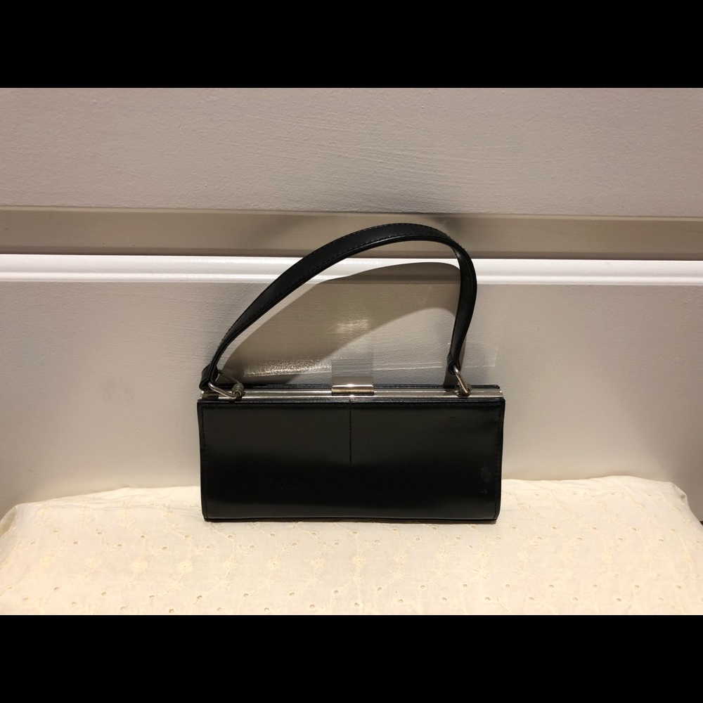 Small clutch bag can fit one mobile phone
